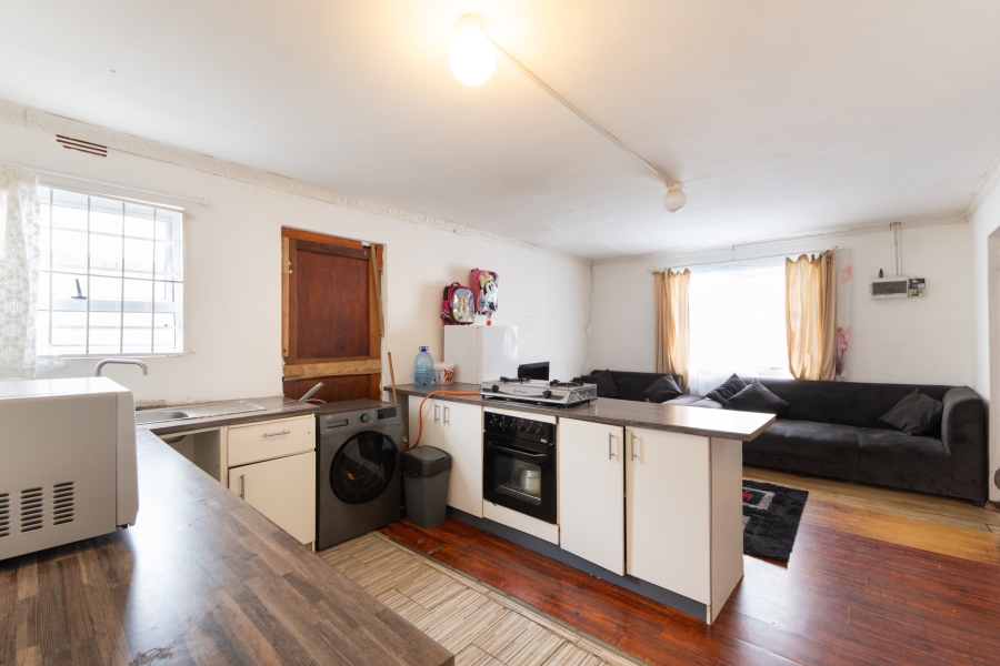 8 Bedroom Property for Sale in Parow Valley Western Cape